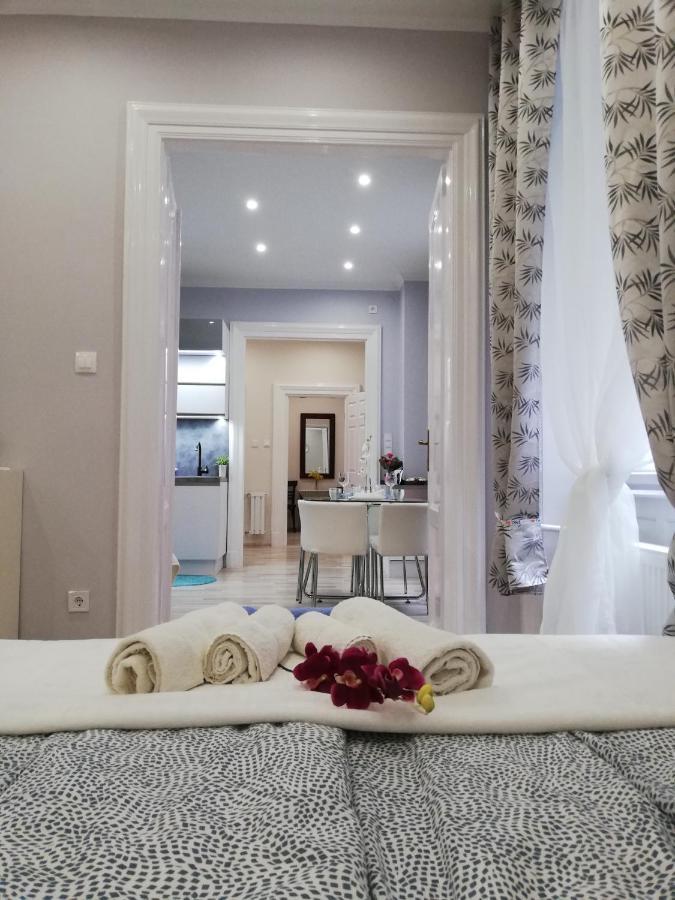 Pannonia Center Deluxe Апартаменти *
