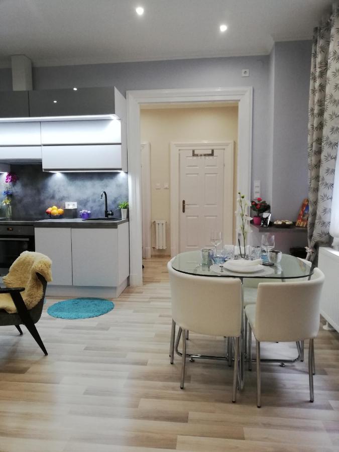 Pannonia Center Deluxe Апартаменти